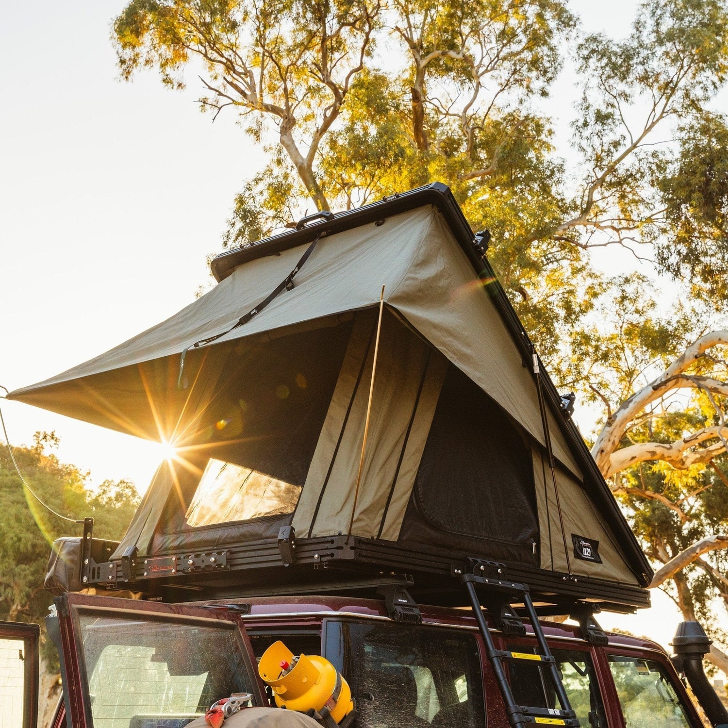 bush company tent LX27 Clamshell Rooftop Tent