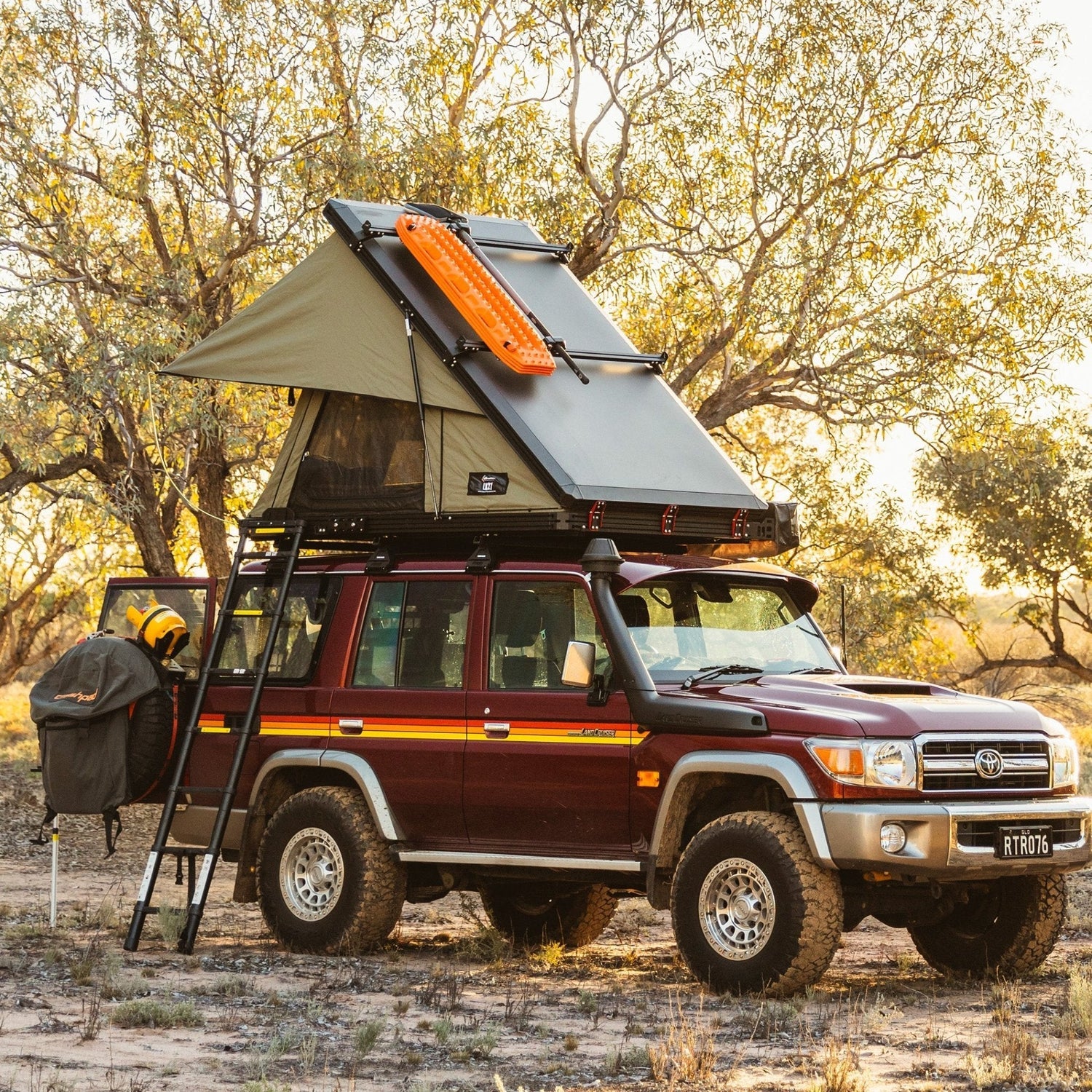 bush company tent LX27 Clamshell Rooftop Tent