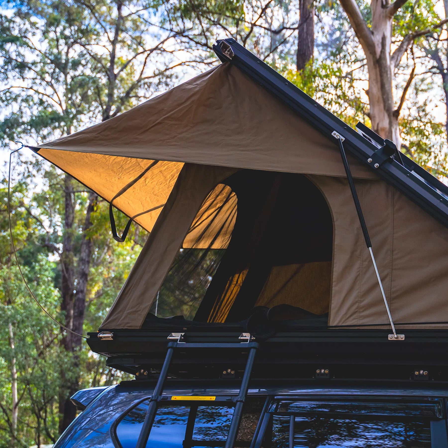 Hard Shell Roof Top Tent With Roof Bars | BOAB