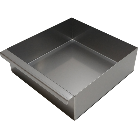 Square stainless steel baking pan with rectangular handle. 1000